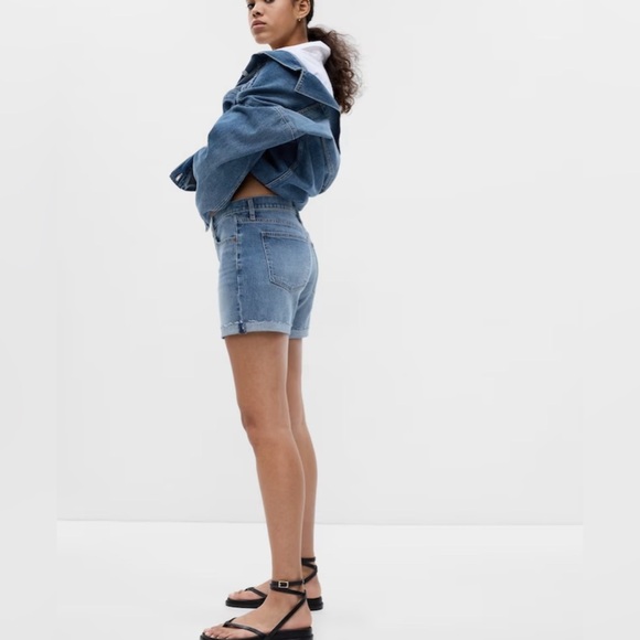 GAP Medium Wash Distressed 5” Denim Shorts - Picture 4 of 12